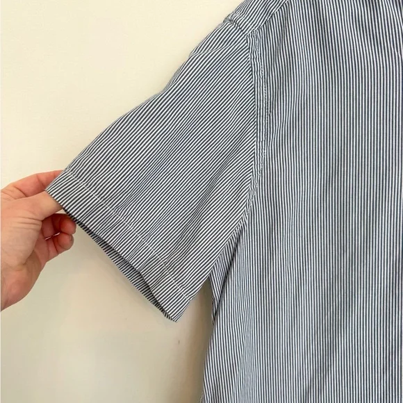 2/$15 Old Navy Blue & White Stripe Short Sleeve Button Down Shirt | Men’s L - Picture 4 of 9